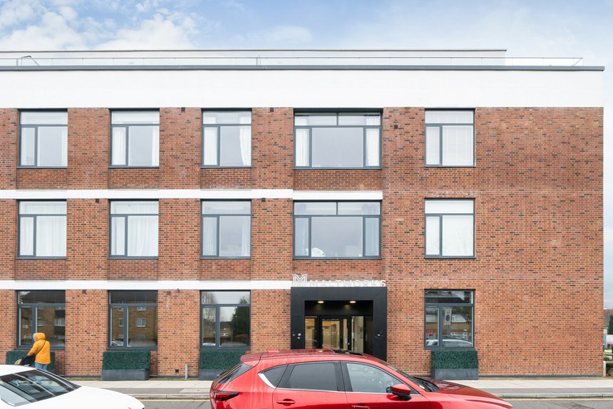 under offer field end road london 39526 - Gibbs Gillespie
