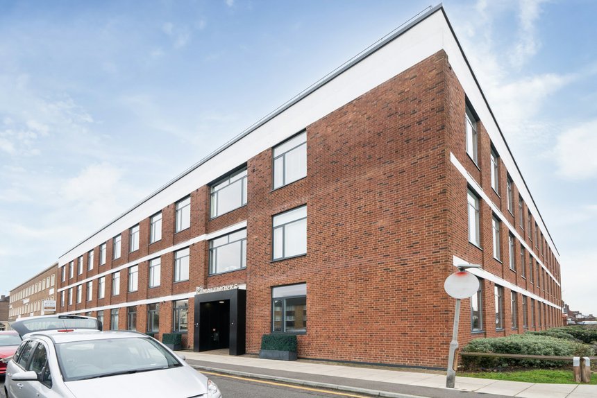 under offer field end road london 39526 - Gibbs Gillespie