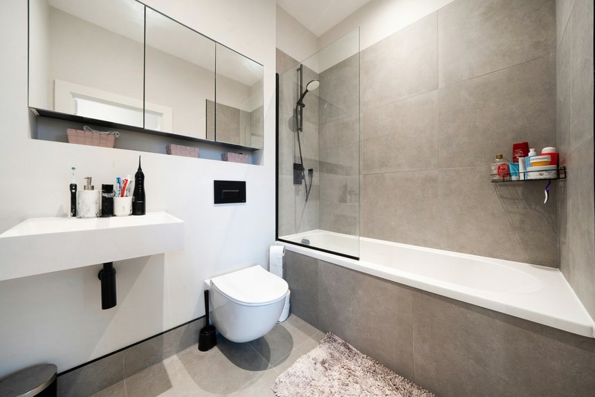 under offer field end road london 39526 - Gibbs Gillespie