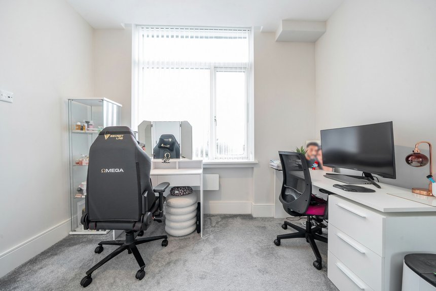 under offer field end road london 39526 - Gibbs Gillespie