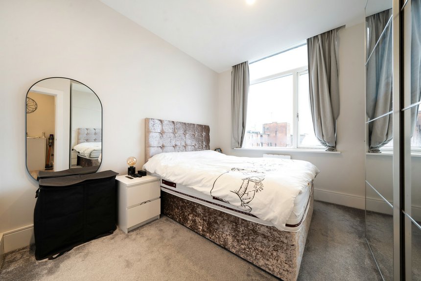 under offer field end road london 39526 - Gibbs Gillespie