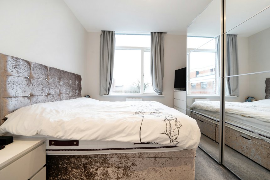 under offer field end road london 39526 - Gibbs Gillespie