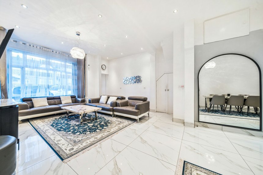 under offer brooke avenue london 39717 - Gibbs Gillespie