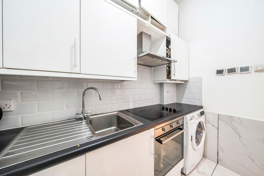 under offer brooke avenue london 39717 - Gibbs Gillespie