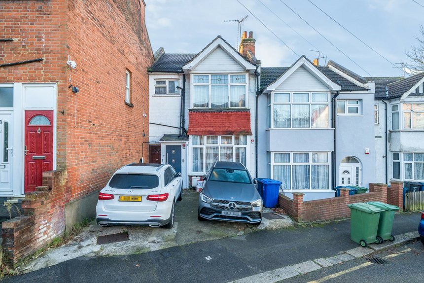 under offer brooke avenue london 39717 - Gibbs Gillespie