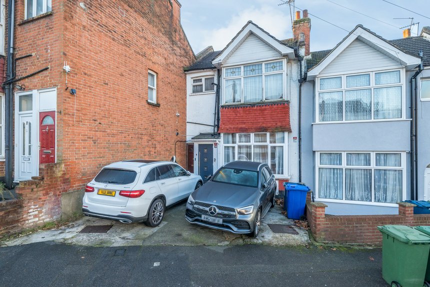 under offer brooke avenue london 39717 - Gibbs Gillespie