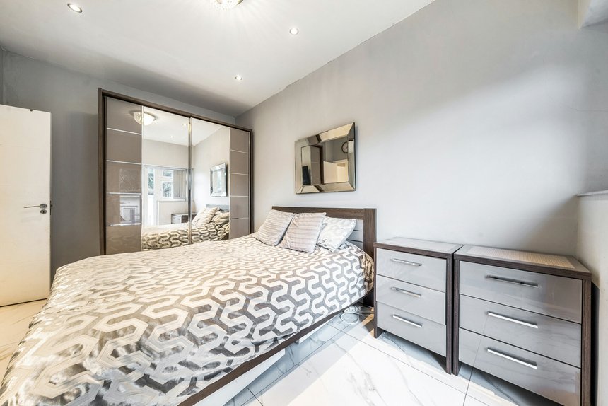 under offer brooke avenue london 39717 - Gibbs Gillespie
