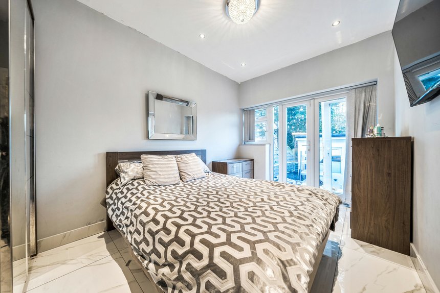 under offer brooke avenue london 39717 - Gibbs Gillespie