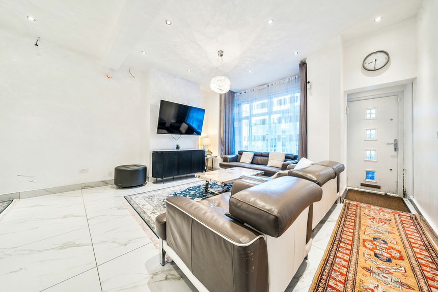under offer brooke avenue london 39717 - Gibbs Gillespie