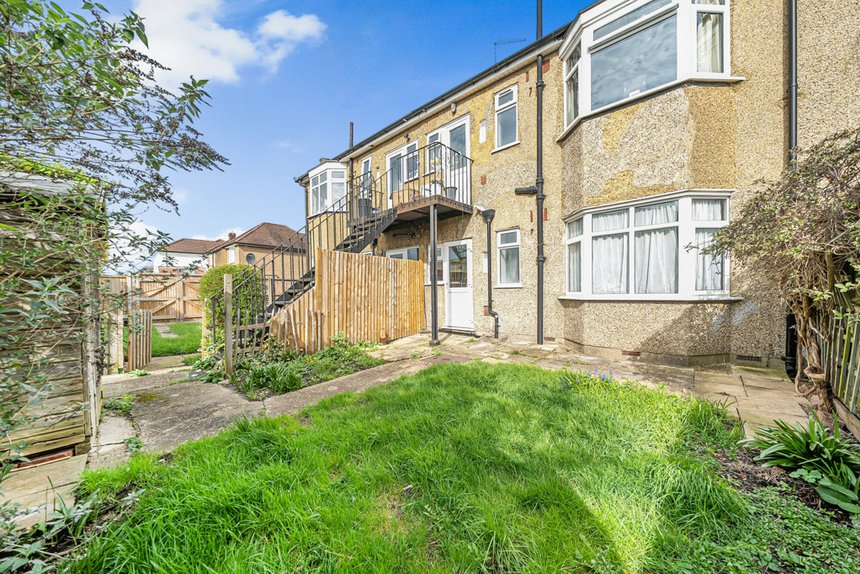 2 bedroom for sale in Beechwood Avenue, Ruislip, Middlesex, HA4 Gibbs Gillespie
