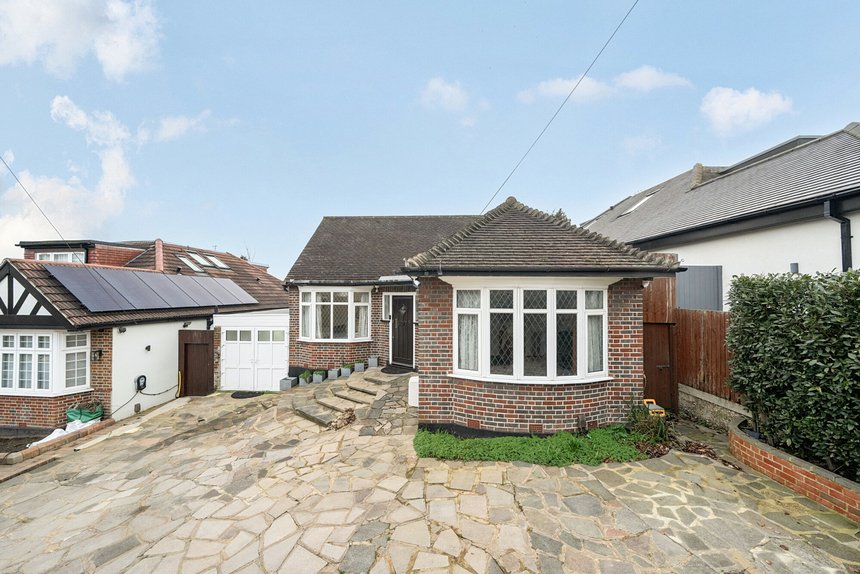 for sale hillside road london 39866 - Gibbs Gillespie