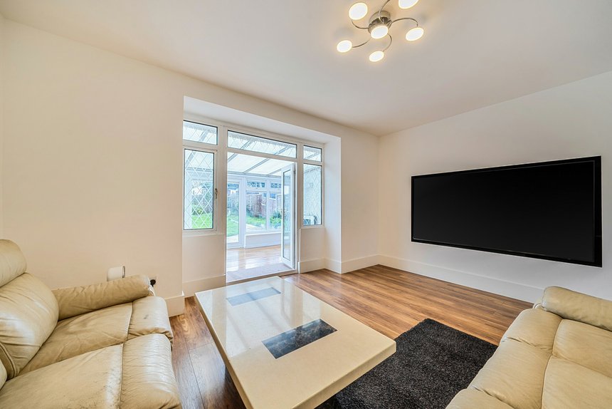 for sale hillside road london 39866 - Gibbs Gillespie