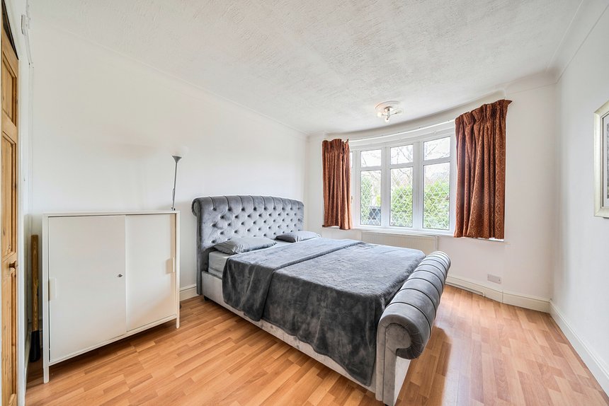 for sale hillside road london 39866 - Gibbs Gillespie