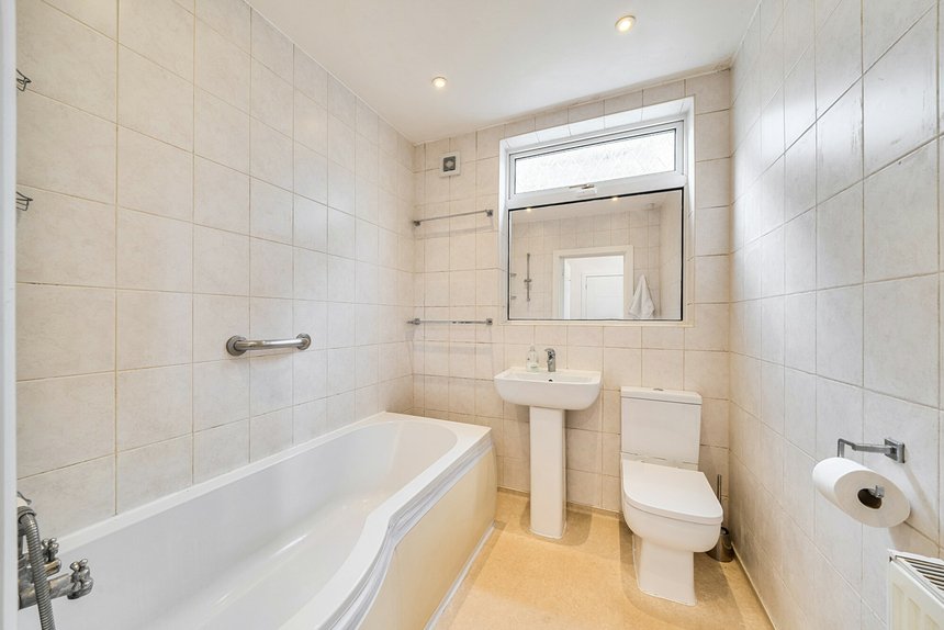 for sale hillside road london 39866 - Gibbs Gillespie