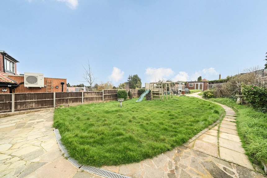 for sale hillside road london 39866 - Gibbs Gillespie