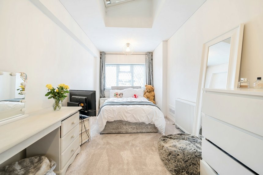 for sale st. georges drive london 39933 - Gibbs Gillespie