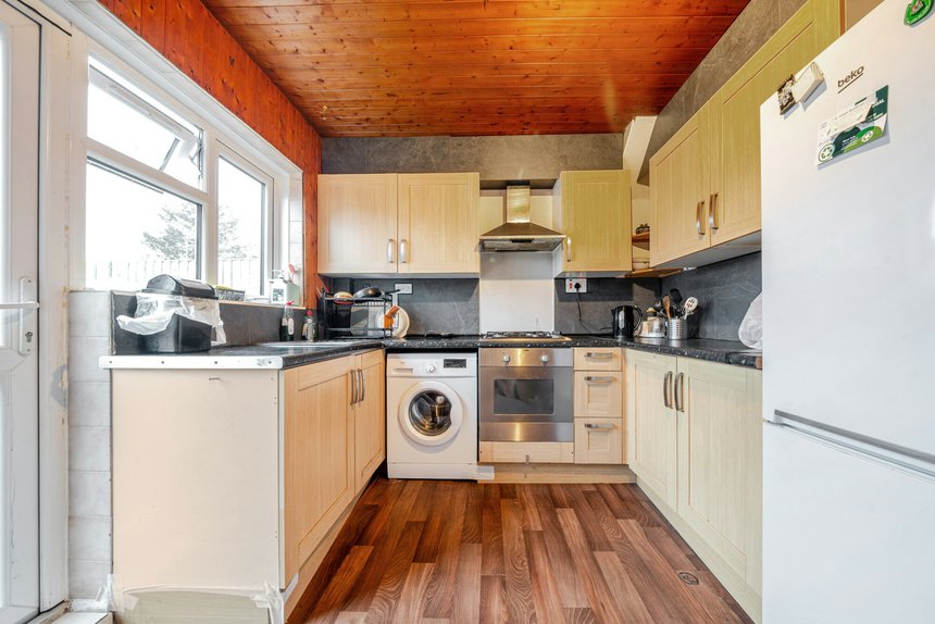for sale moat farm road london 39975 - Gibbs Gillespie