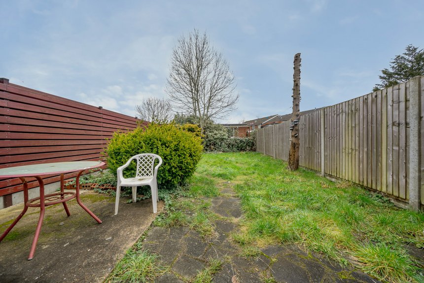 for sale moat farm road london 39975 - Gibbs Gillespie