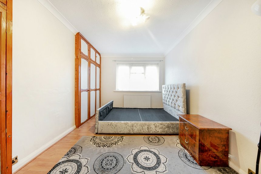 for sale moat farm road london 39975 - Gibbs Gillespie