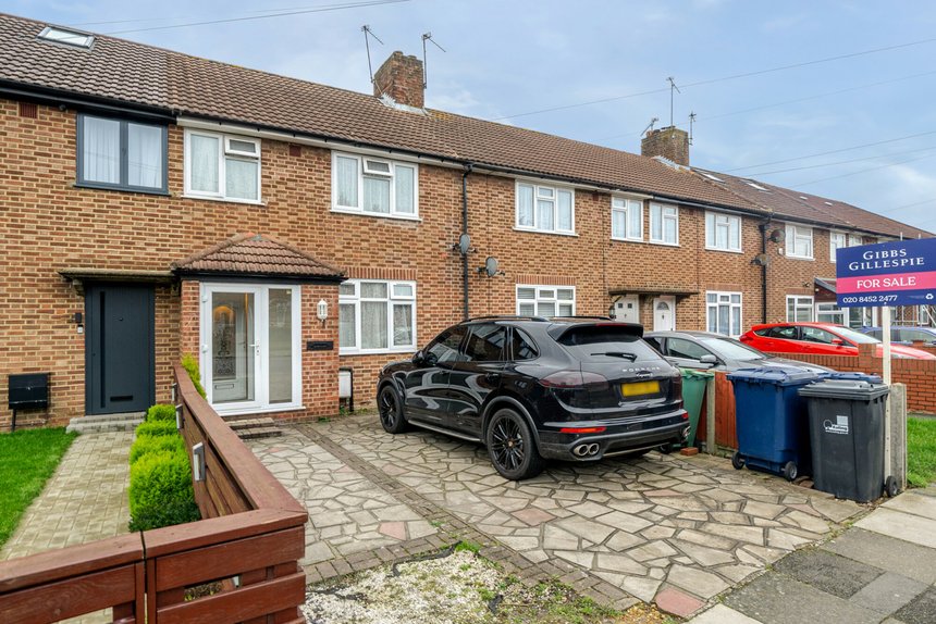 for sale moat farm road london 39975 - Gibbs Gillespie