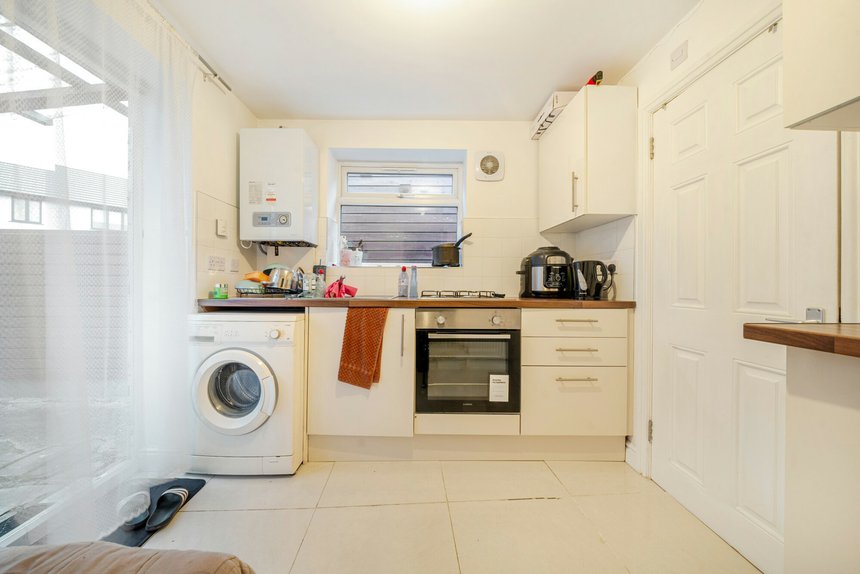 for sale moat farm road london 39975 - Gibbs Gillespie