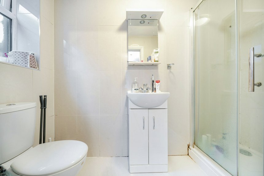 for sale moat farm road london 39975 - Gibbs Gillespie