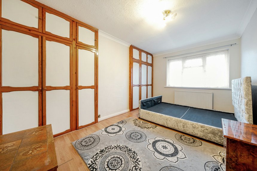for sale moat farm road london 39975 - Gibbs Gillespie