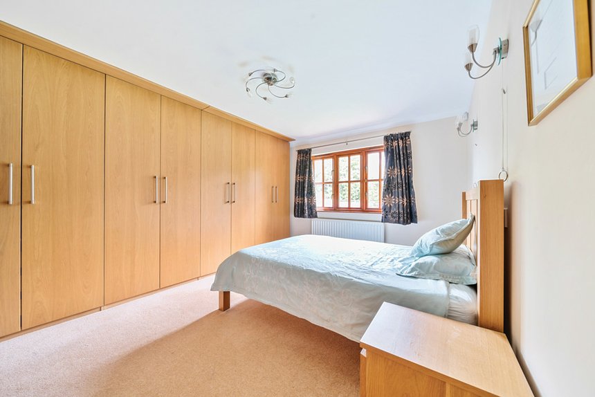 for sale briery court london 39976 - Gibbs Gillespie