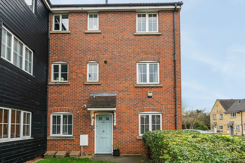 for sale hubbards close london 40011 - Gibbs Gillespie