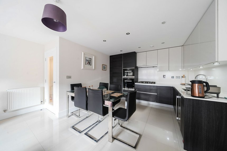 for sale caravan lane london 40110 - Gibbs Gillespie
