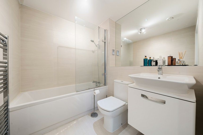 for sale caravan lane london 40110 - Gibbs Gillespie