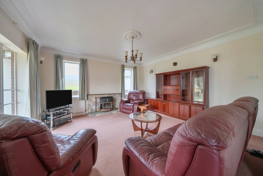 under offer nightingale way london 40156 - Gibbs Gillespie