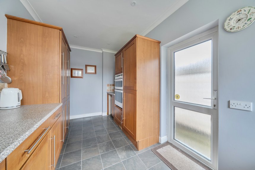 under offer nightingale way london 40156 - Gibbs Gillespie