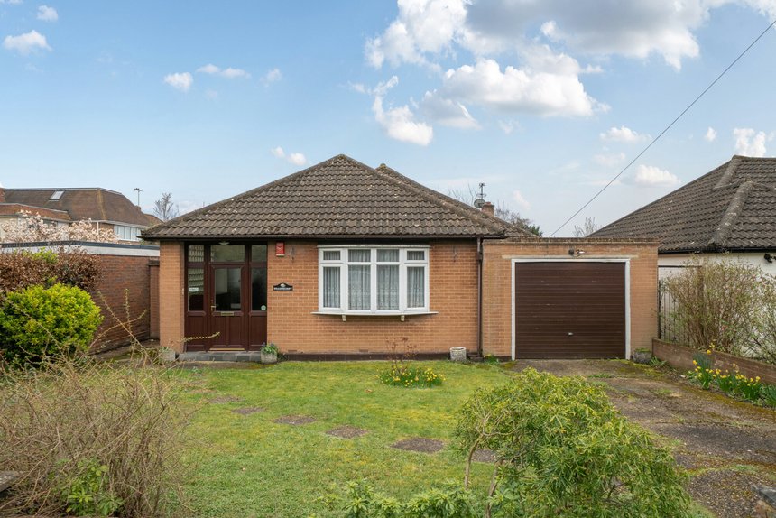 under offer nightingale way london 40156 - Gibbs Gillespie
