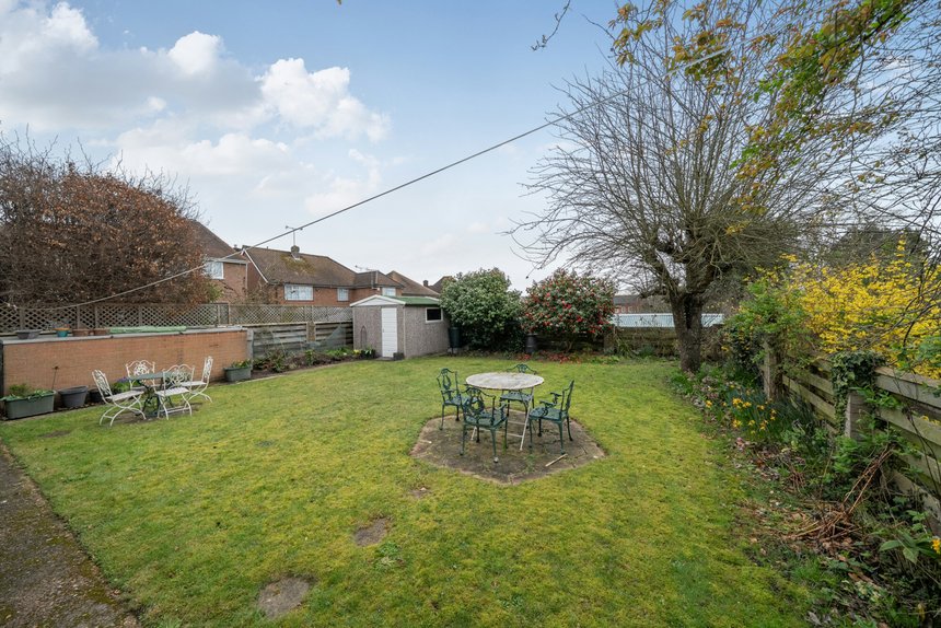 under offer nightingale way london 40156 - Gibbs Gillespie