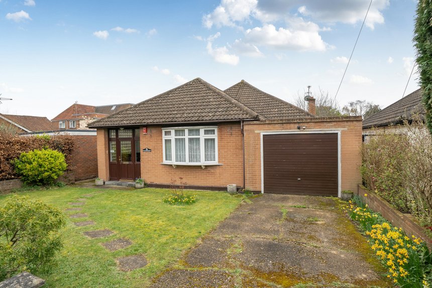 under offer nightingale way london 40156 - Gibbs Gillespie