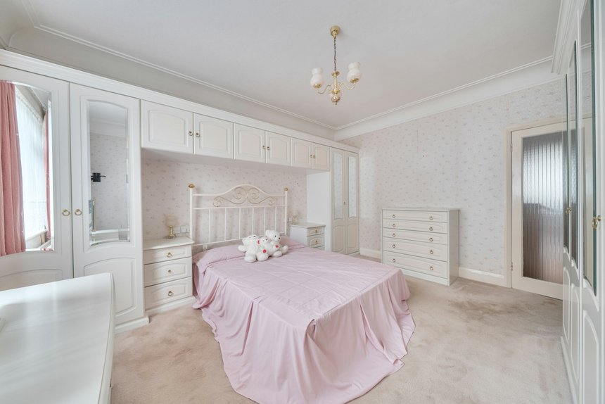 under offer nightingale way london 40156 - Gibbs Gillespie
