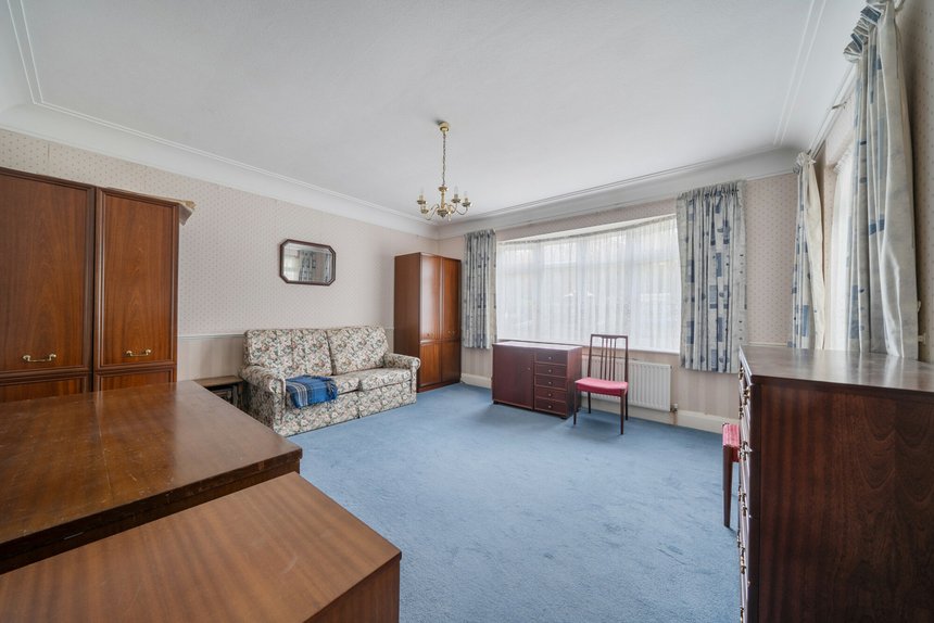 under offer nightingale way london 40156 - Gibbs Gillespie