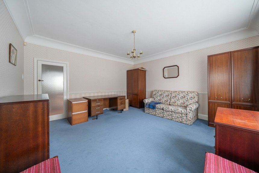 under offer nightingale way london 40156 - Gibbs Gillespie