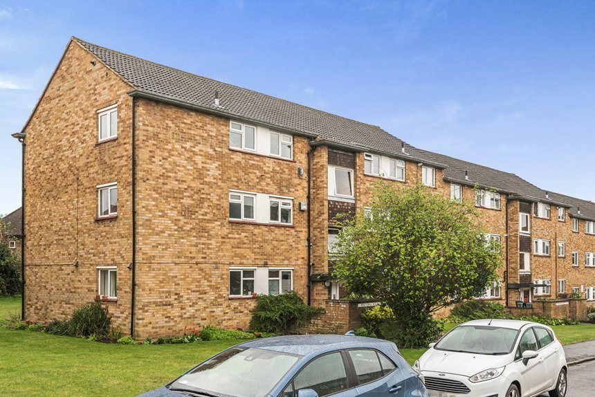 2 bedroom Flat/Apartment for sale in Rodwell Close, Ruislip, Middlesex