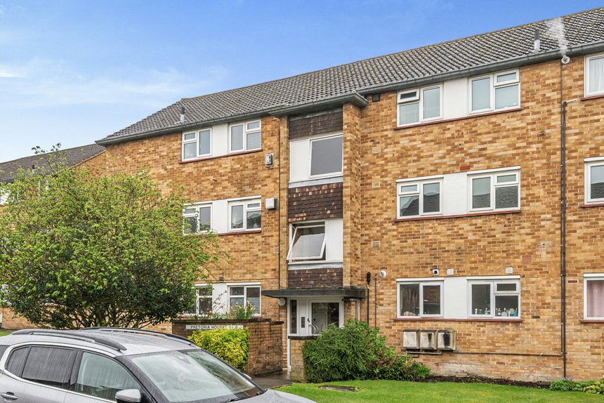 2 bedroom Flat/Apartment for sale in Rodwell Close, Ruislip, Middlesex