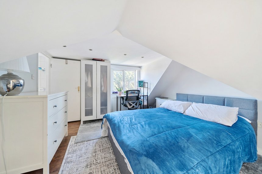 under offer pinner view london 40210 - Gibbs Gillespie