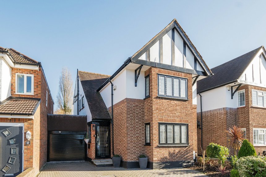 under offer pinner view london 40210 - Gibbs Gillespie