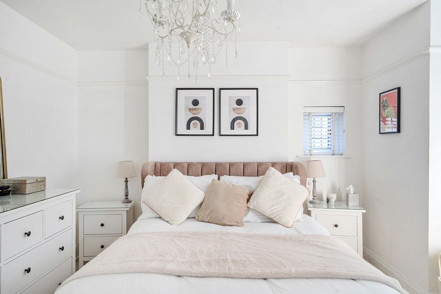 under offer pinner view london 40210 - Gibbs Gillespie