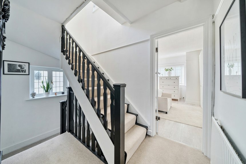 under offer pinner view london 40210 - Gibbs Gillespie