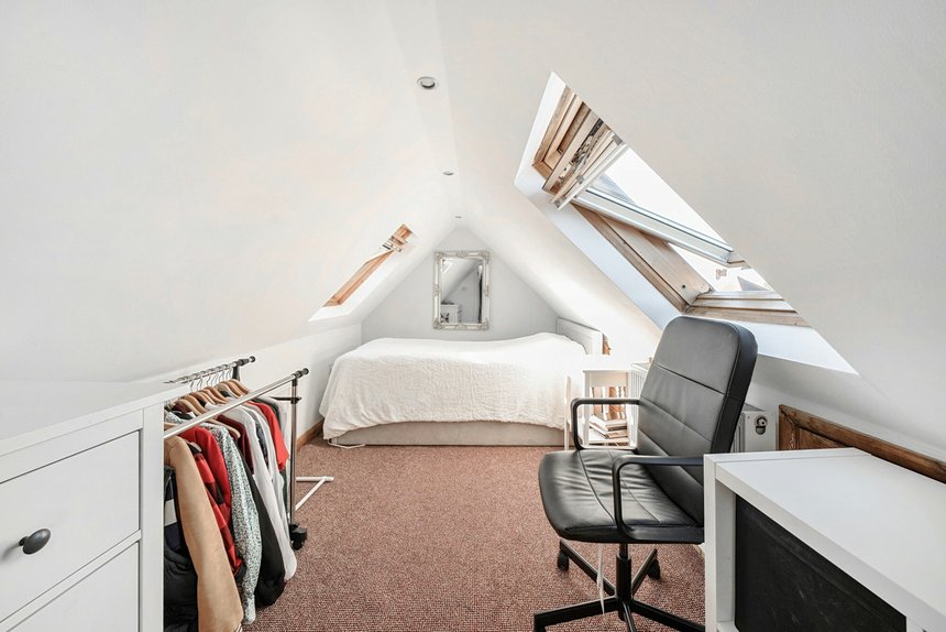 under offer pinner view london 40210 - Gibbs Gillespie