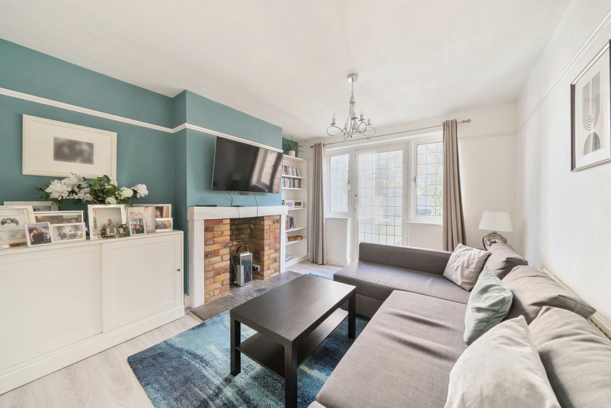 under offer pinner view london 40210 - Gibbs Gillespie