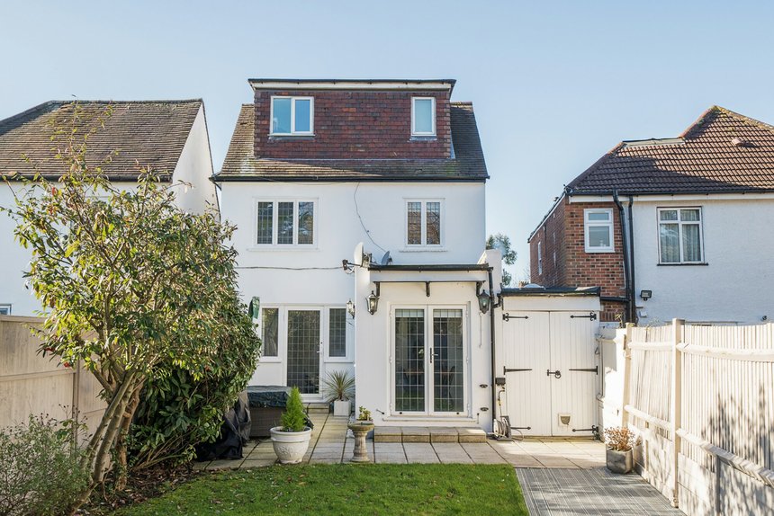 under offer pinner view london 40210 - Gibbs Gillespie