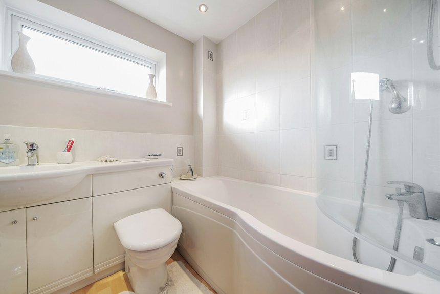 under offer wyteleaf close london 40232 - Gibbs Gillespie