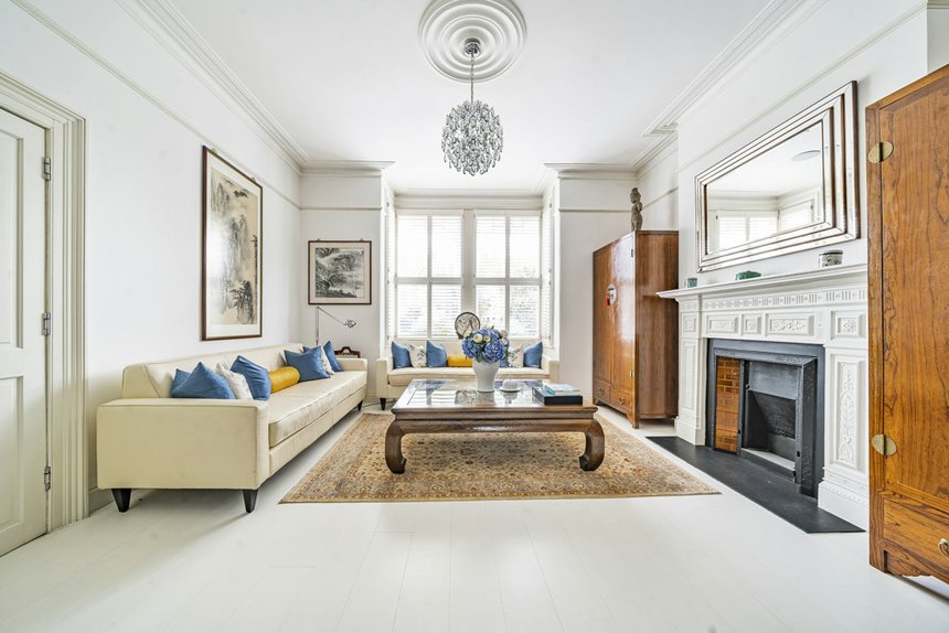 for sale the avenue london 40232 - Gibbs Gillespie